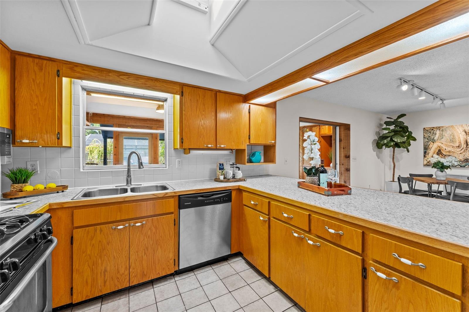 Image 14 of 58 For 1502 Haven Bend