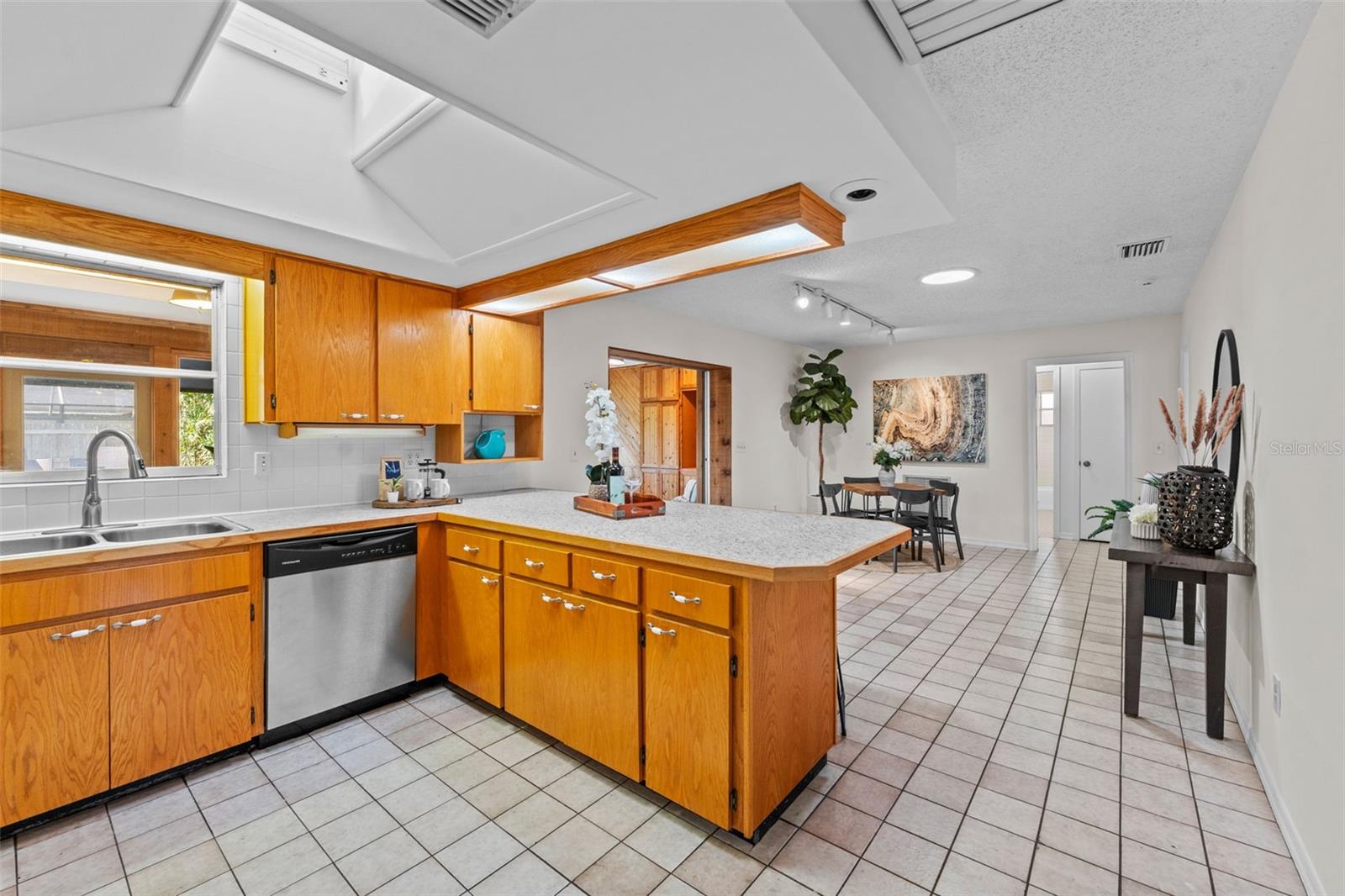 Image 15 of 58 For 1502 Haven Bend