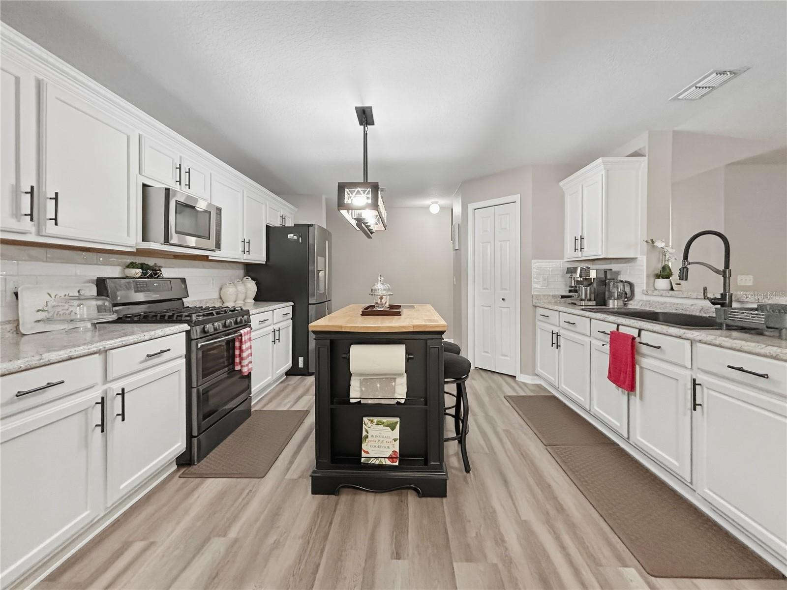 Image 5 of 34 For 654 Skyridge Road