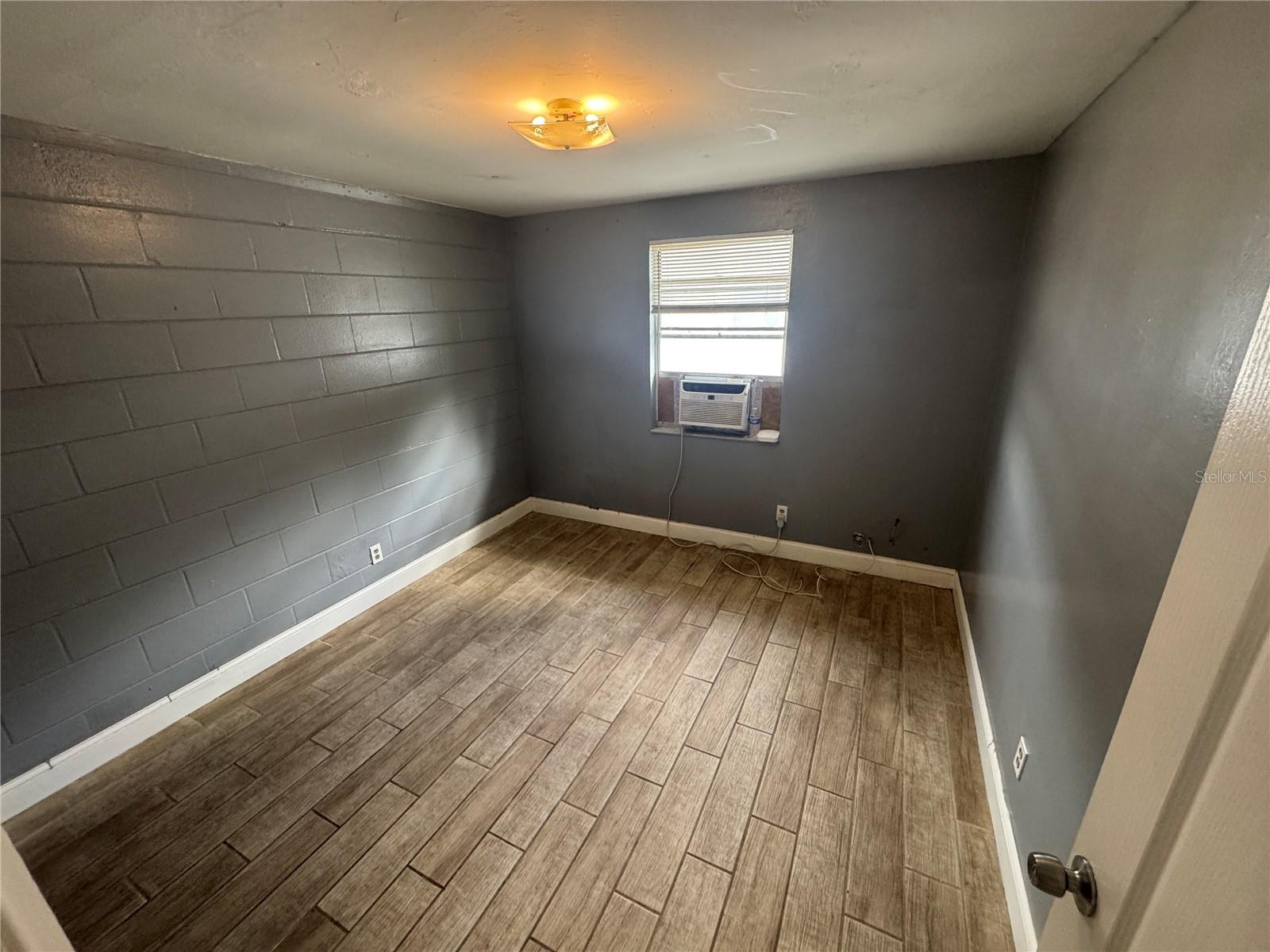 Image 3 of 5 For 8105 Klondyke Street