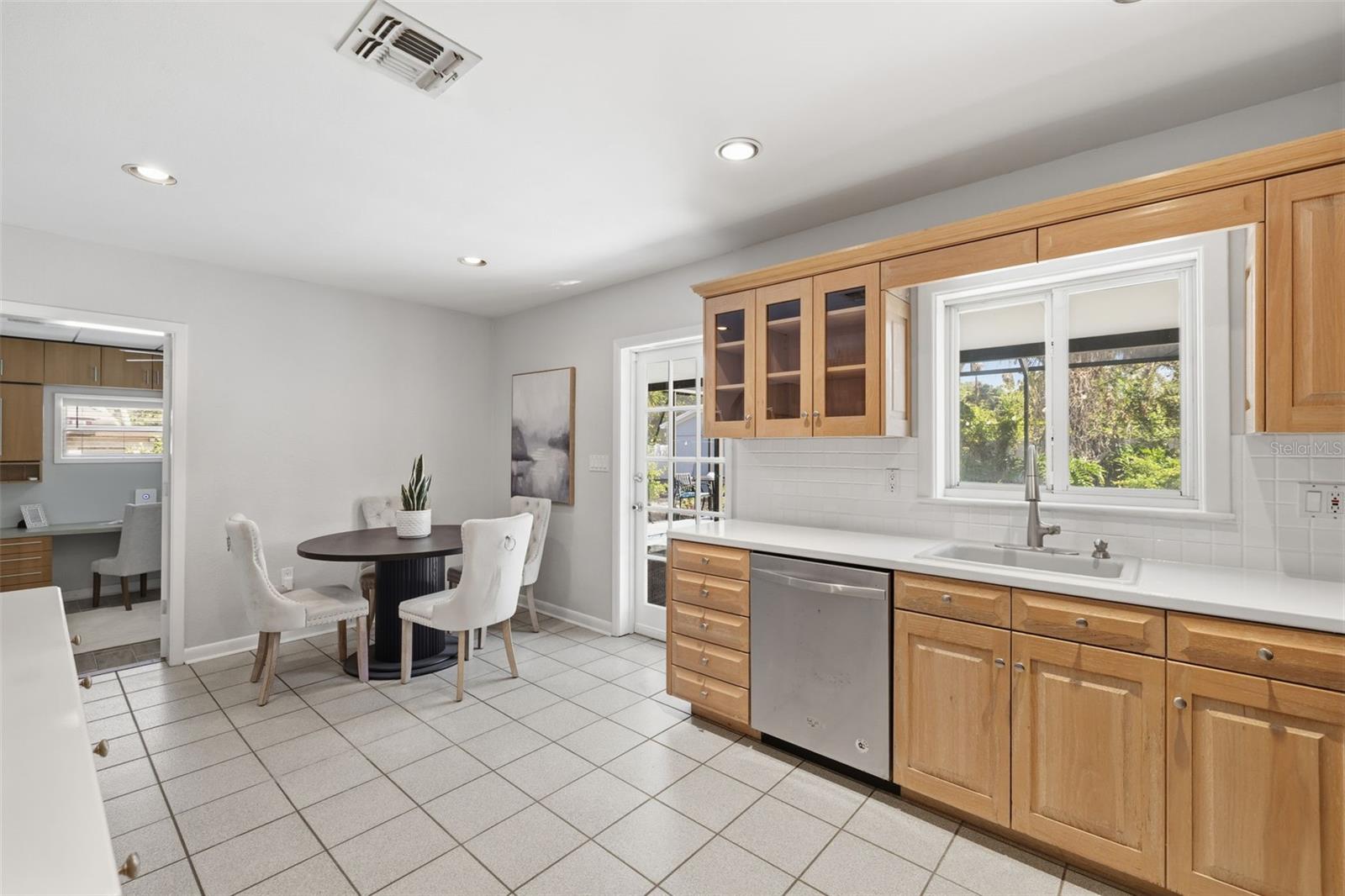 Image 10 of 38 For 308 Live Oak Avenue