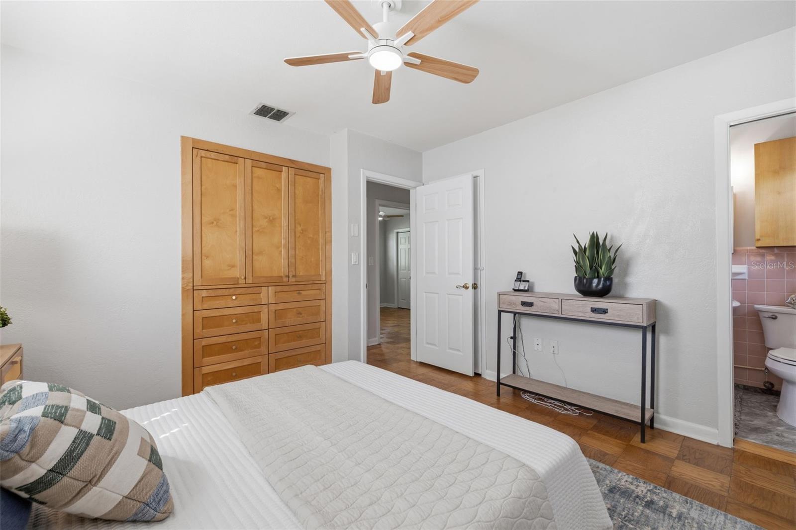 Image 13 of 38 For 308 Live Oak Avenue