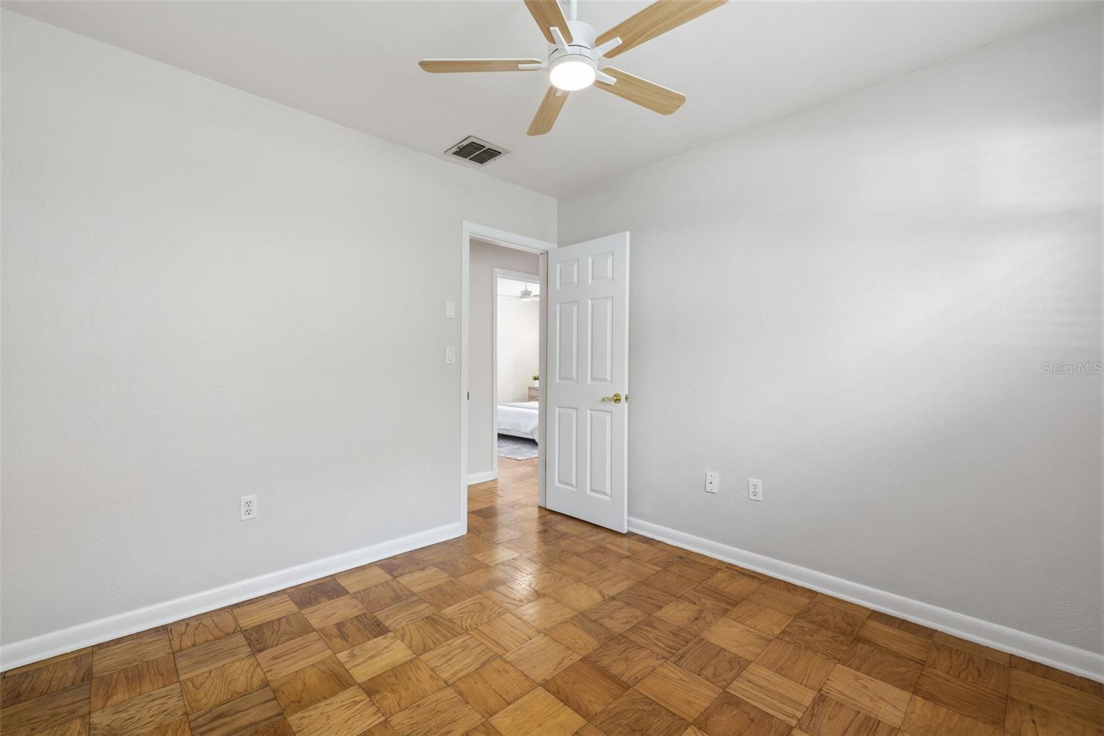 Image 18 of 38 For 308 Live Oak Avenue