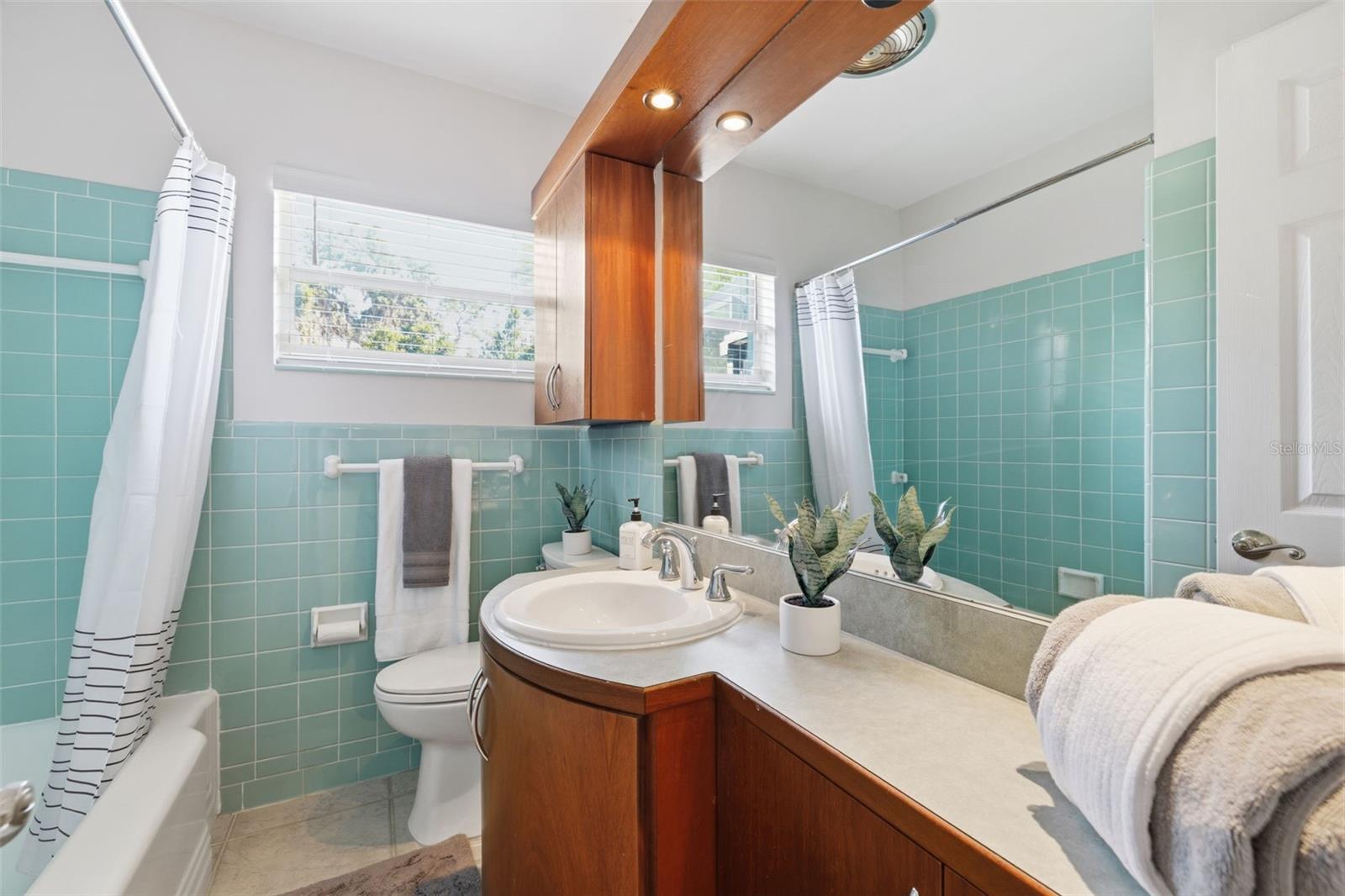 Image 19 of 38 For 308 Live Oak Avenue