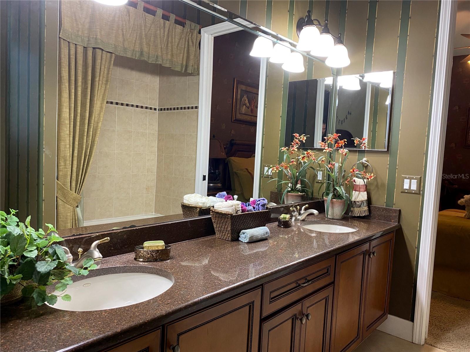 Listing photo id 52 for 21430 Draycott Way