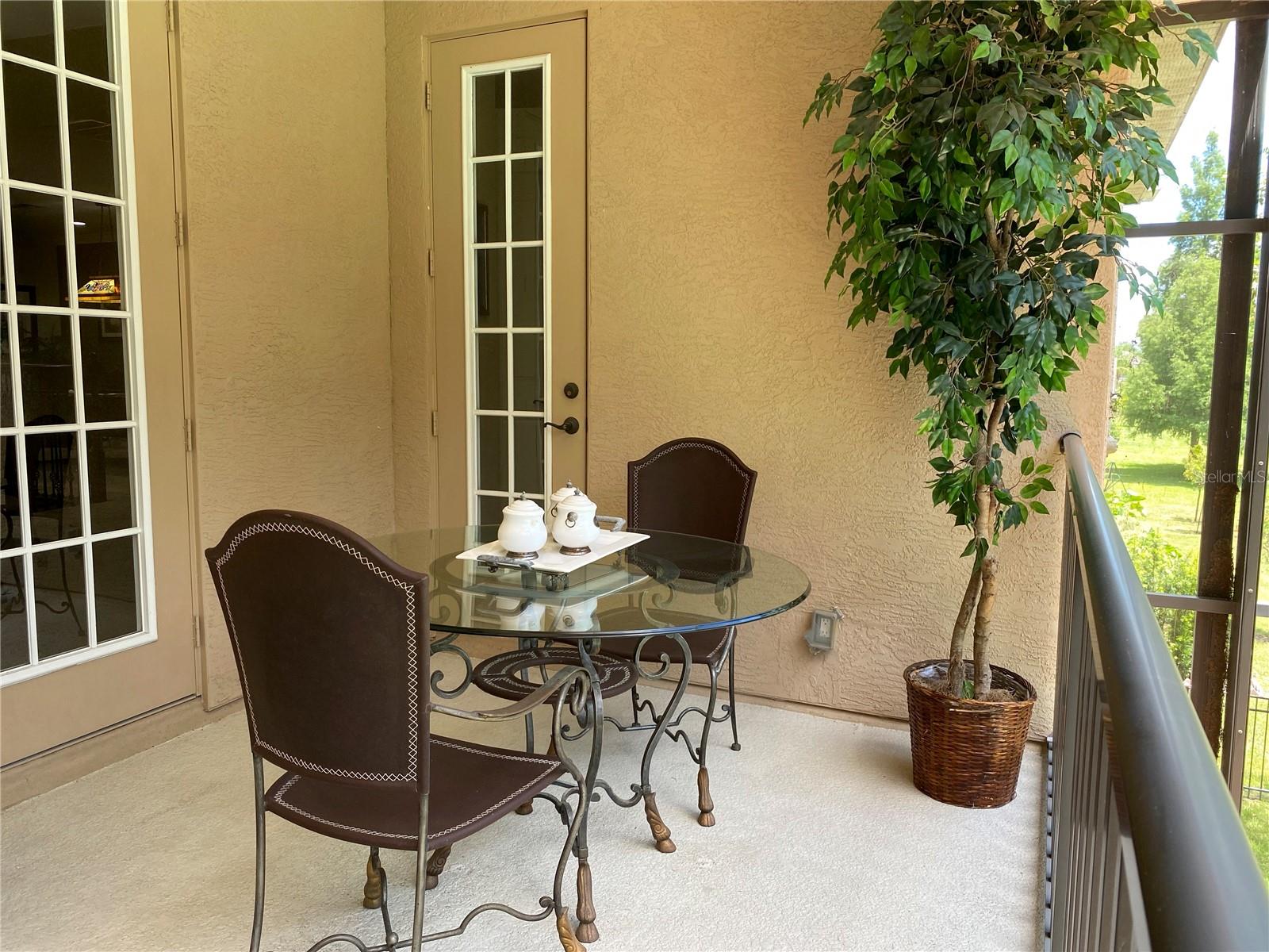 Listing photo id 57 for 21430 Draycott Way