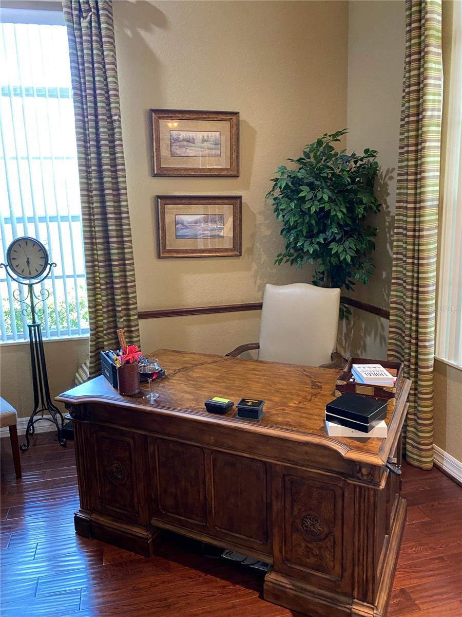Listing photo id 68 for 21430 Draycott Way