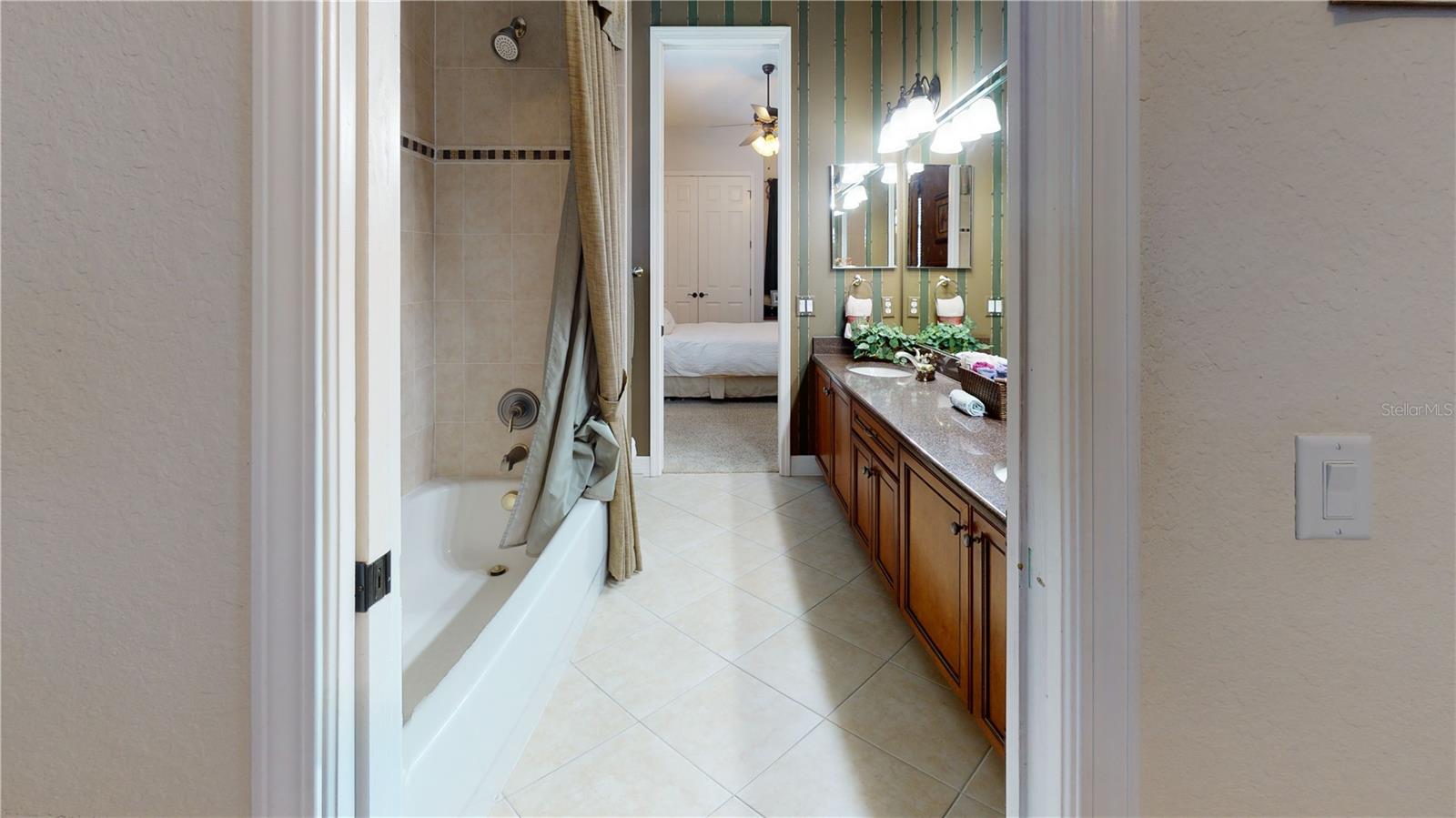 Listing photo id 76 for 21430 Draycott Way