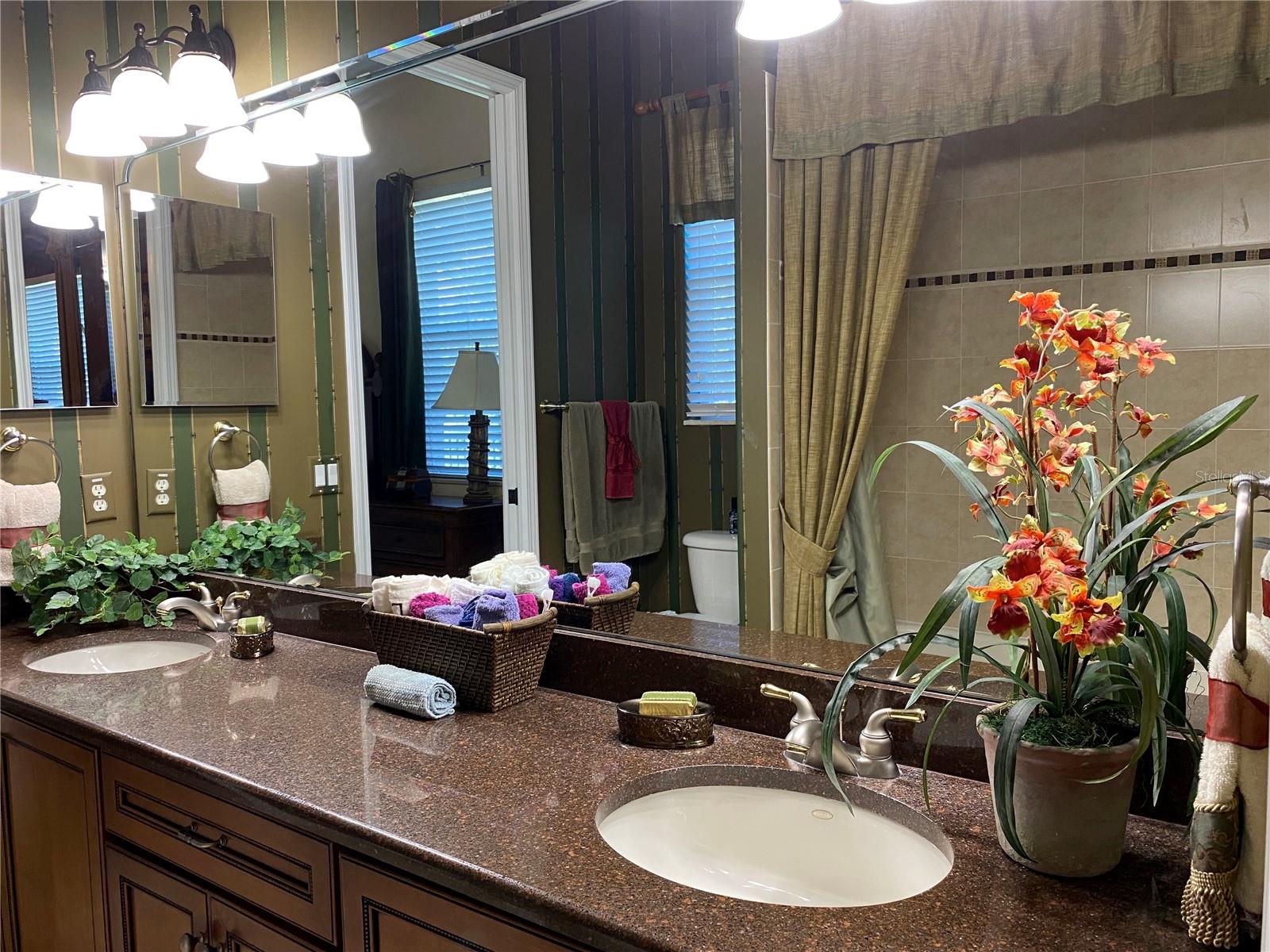 Listing photo id 79 for 21430 Draycott Way