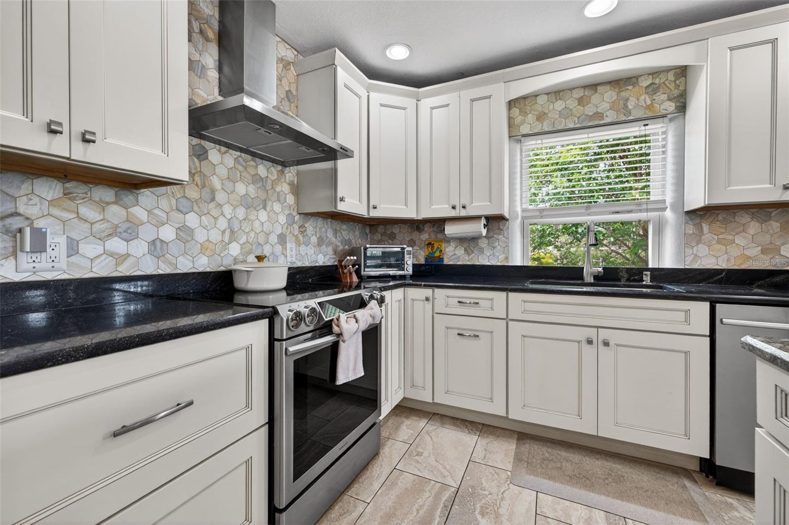 Image 12 of 40 For 3318 Ridge Avenue