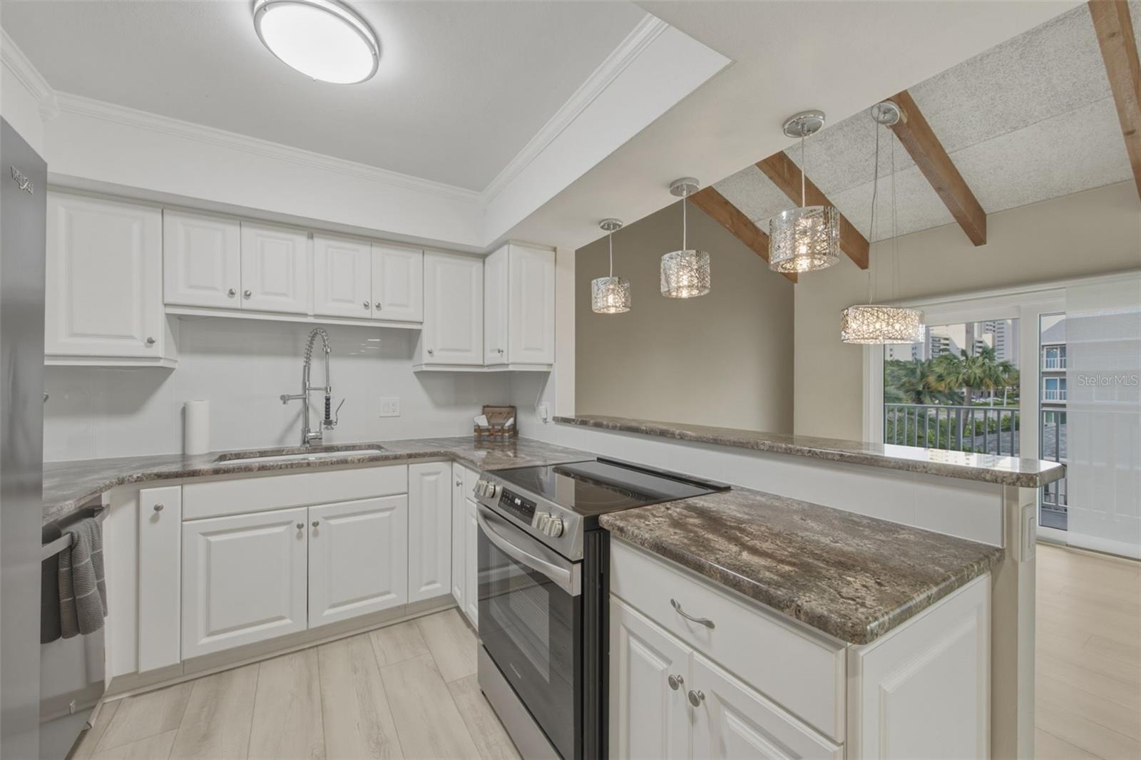 Image 15 of 48 For 1351 Gulf Boulevard 202