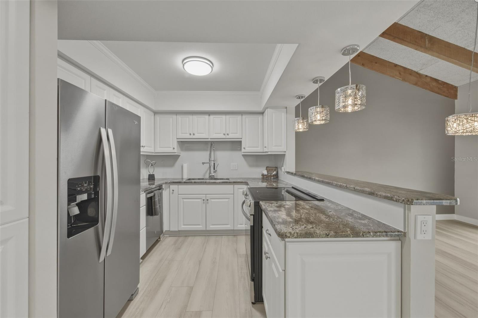 Image 17 of 48 For 1351 Gulf Boulevard 202
