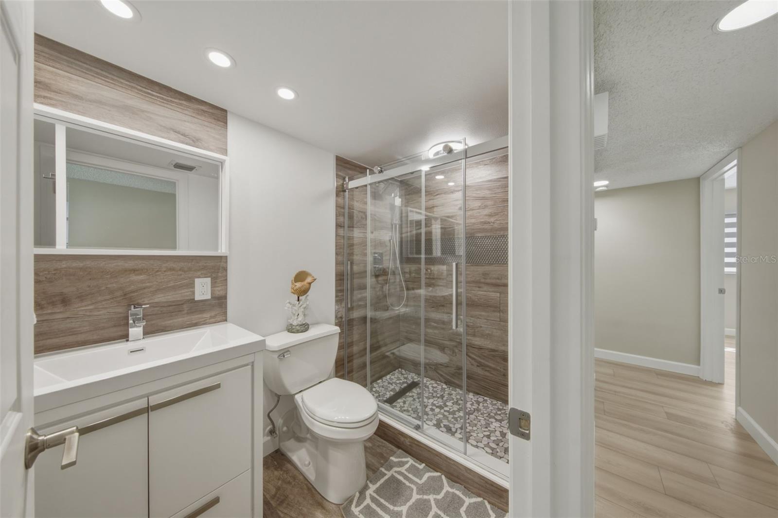 Image 18 of 48 For 1351 Gulf Boulevard 202
