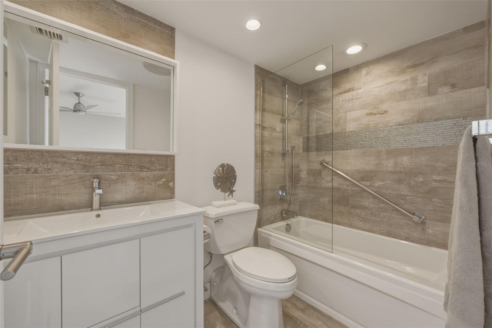 Image 24 of 48 For 1351 Gulf Boulevard 202