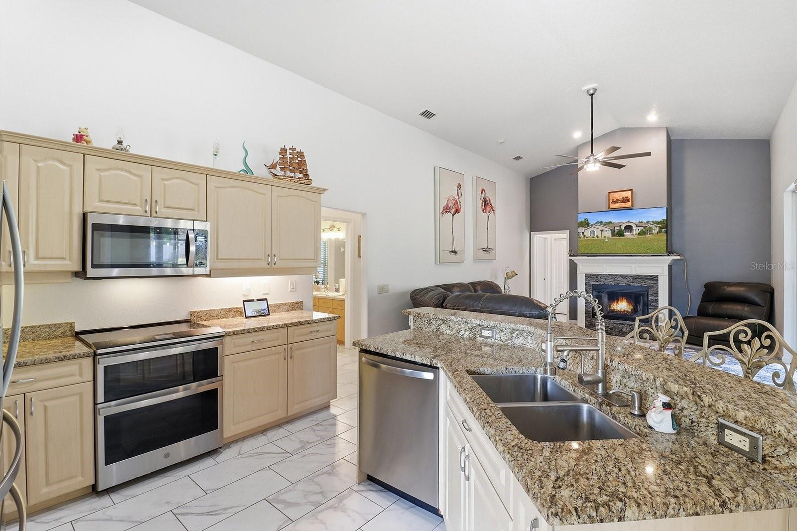 Listing photo id 12 for 11113 Flatwood Avenue