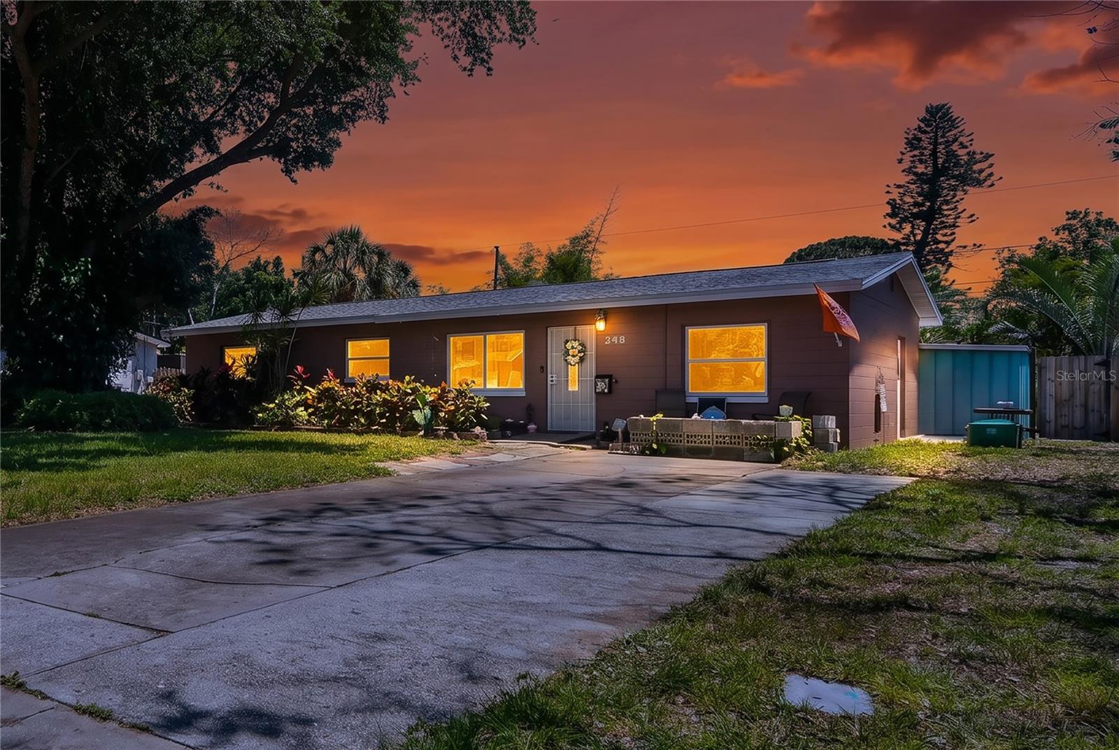 Image 2 of 39 For 348 Lewis Boulevard Se