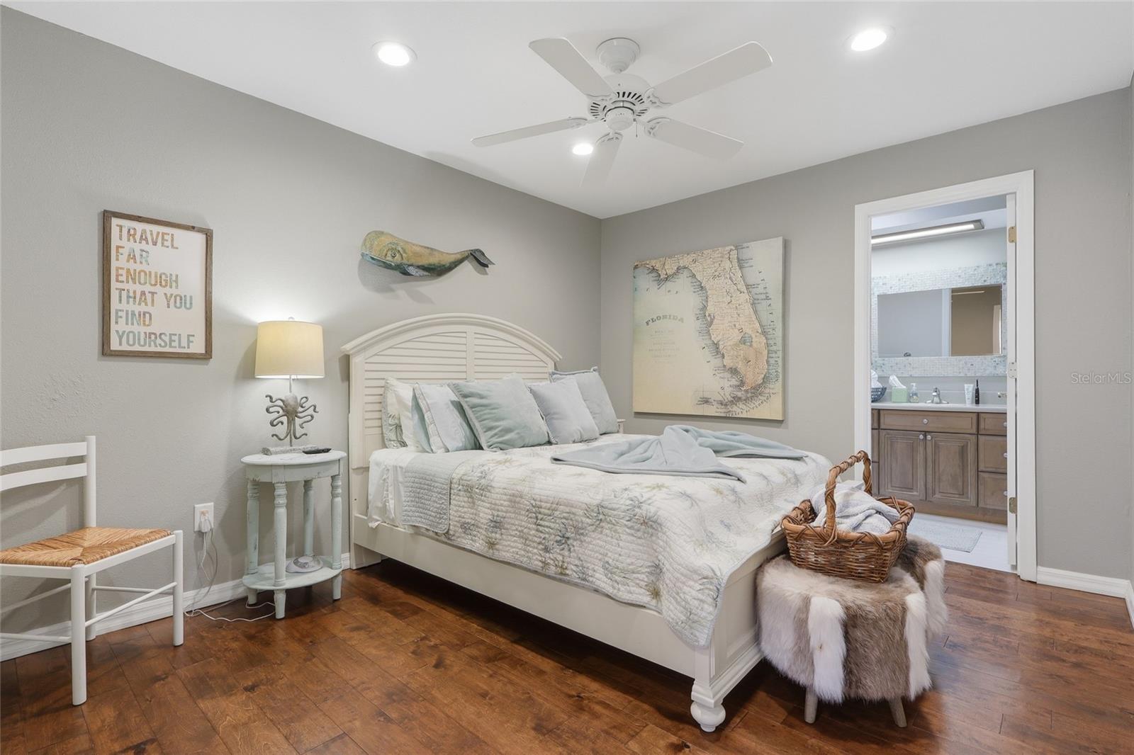 Image 23 of 48 For 29922 Baywood Lane