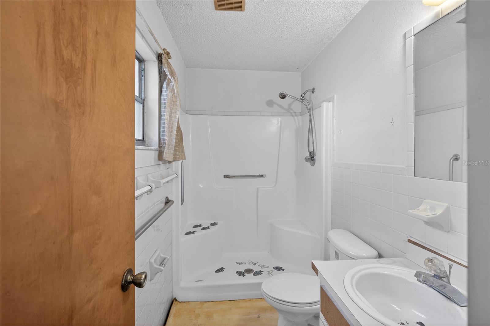 Image 11 of 29 For 7252 Landover Drive