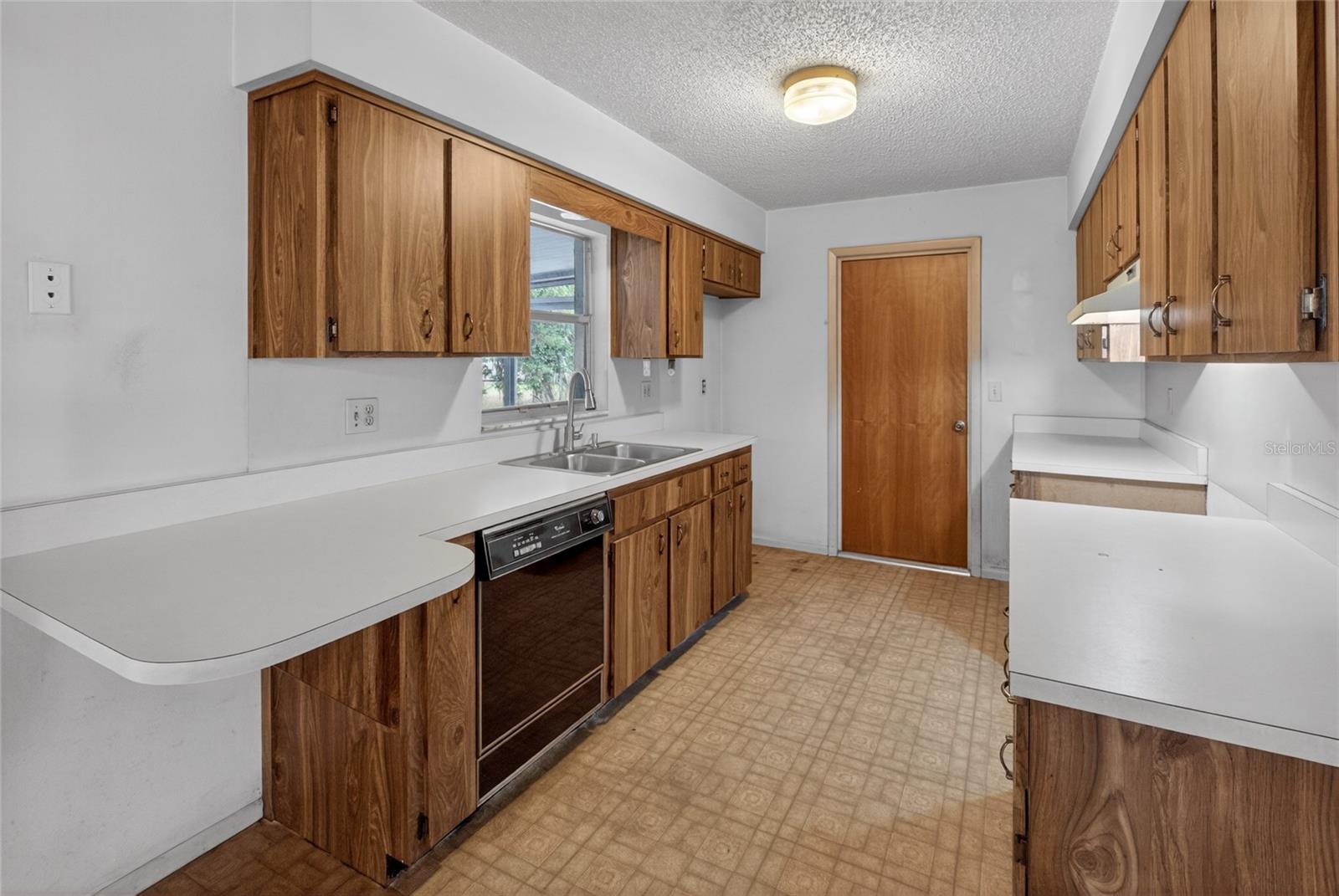 Image 3 of 29 For 7252 Landover Drive