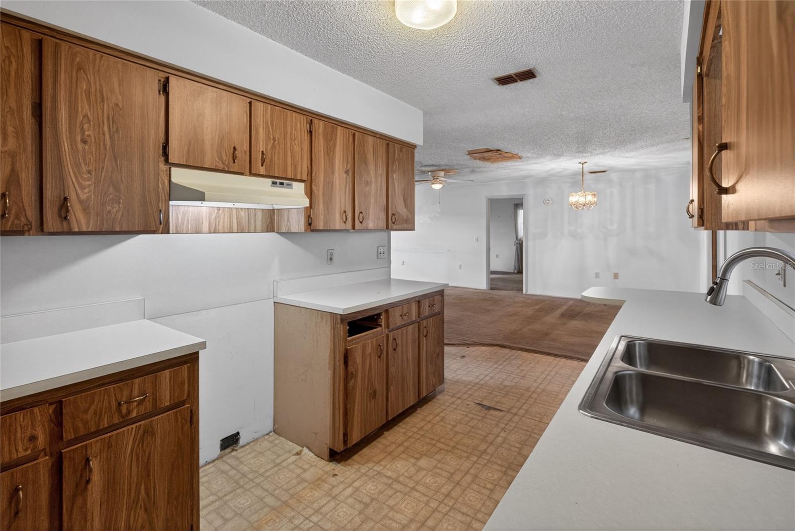 Image 4 of 29 For 7252 Landover Drive