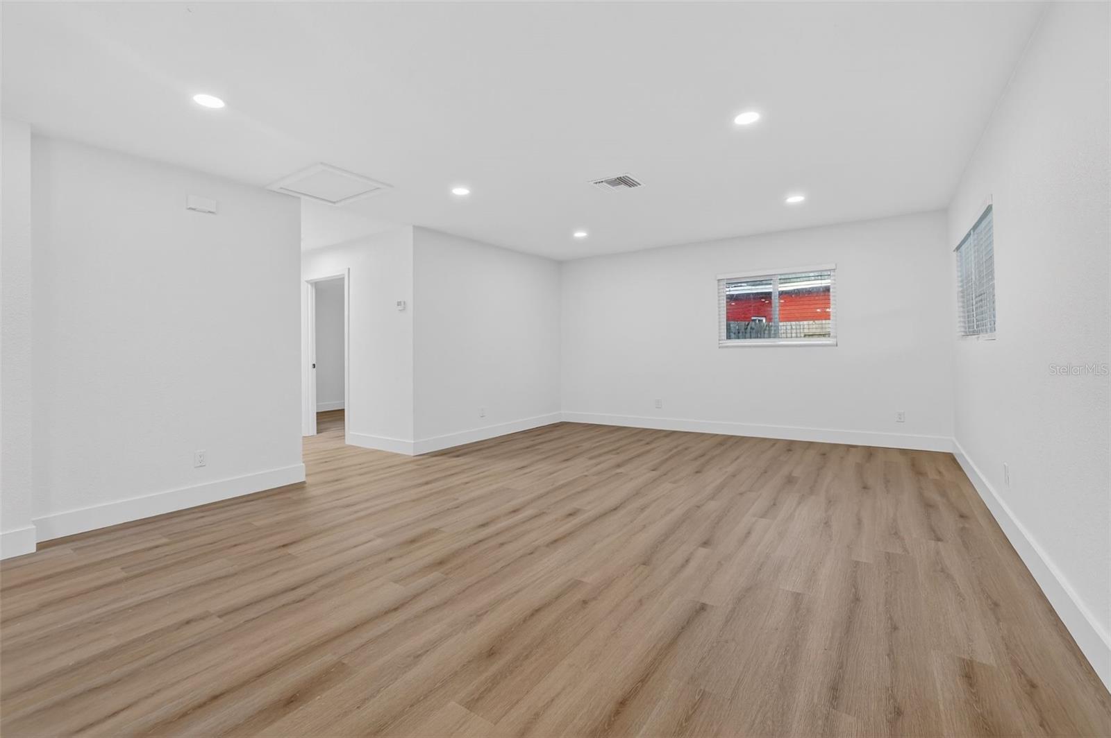 Image 14 of 28 For 5518 Pine Circle Ne