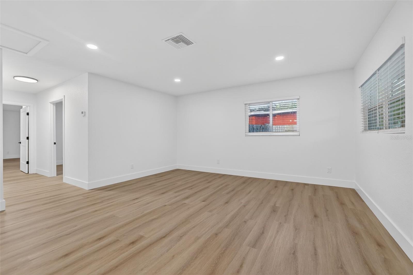 Image 17 of 28 For 5518 Pine Circle Ne