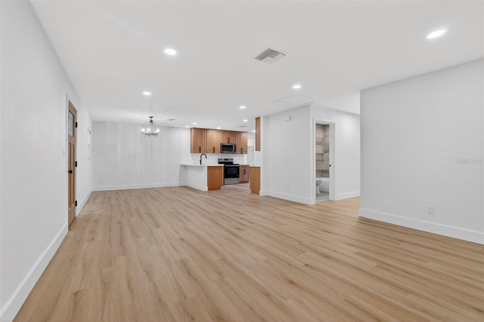 Image 18 of 28 For 5518 Pine Circle Ne