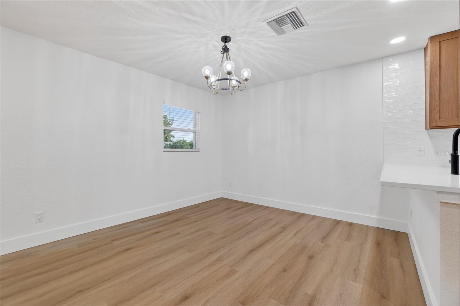 Image 19 of 28 For 5518 Pine Circle Ne