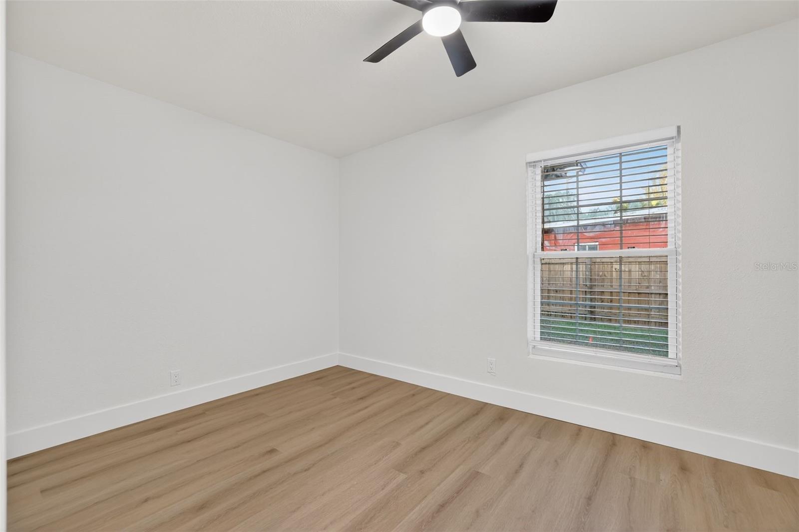 Image 21 of 28 For 5518 Pine Circle Ne