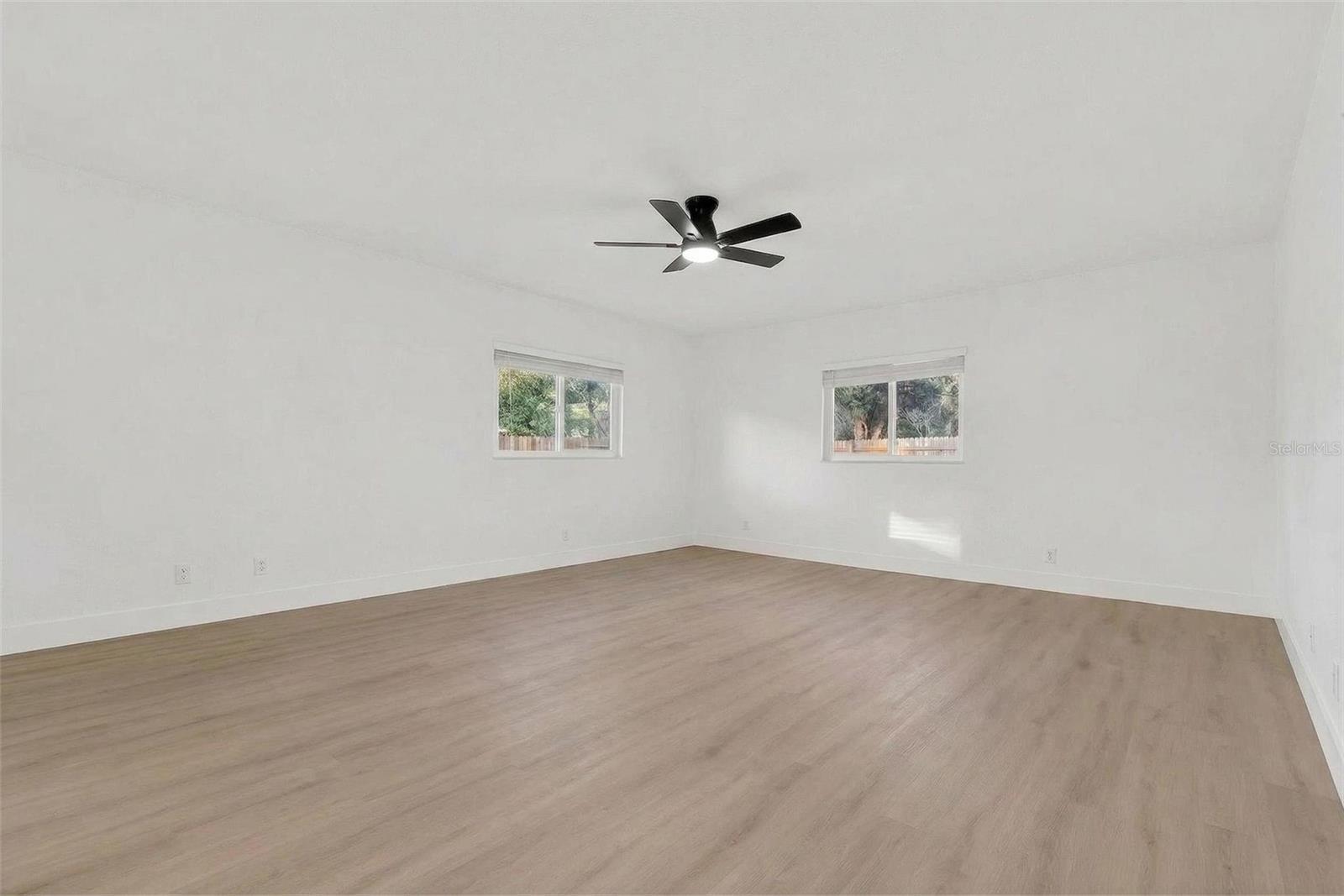 Image 22 of 28 For 5518 Pine Circle Ne