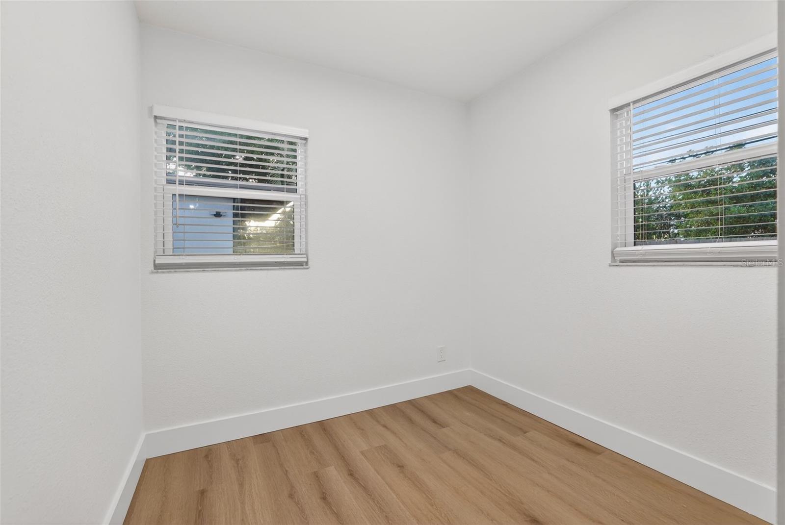 Image 23 of 28 For 5518 Pine Circle Ne