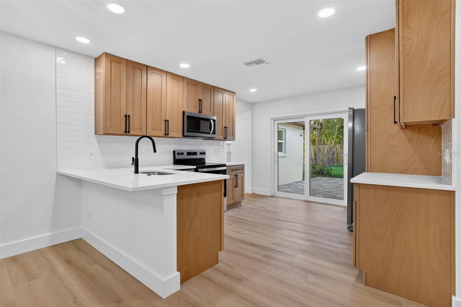 Image 3 of 28 For 5518 Pine Circle Ne