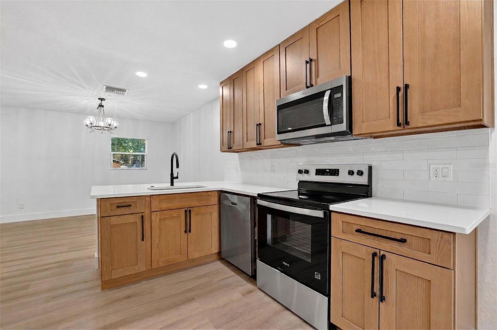 Image 5 of 28 For 5518 Pine Circle Ne