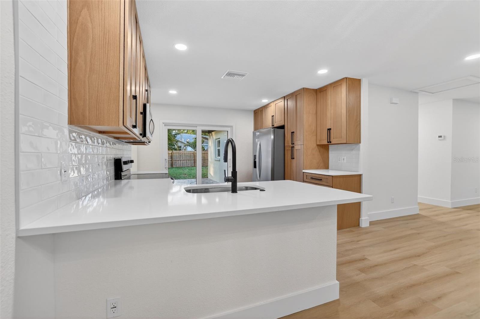 Image 6 of 28 For 5518 Pine Circle Ne