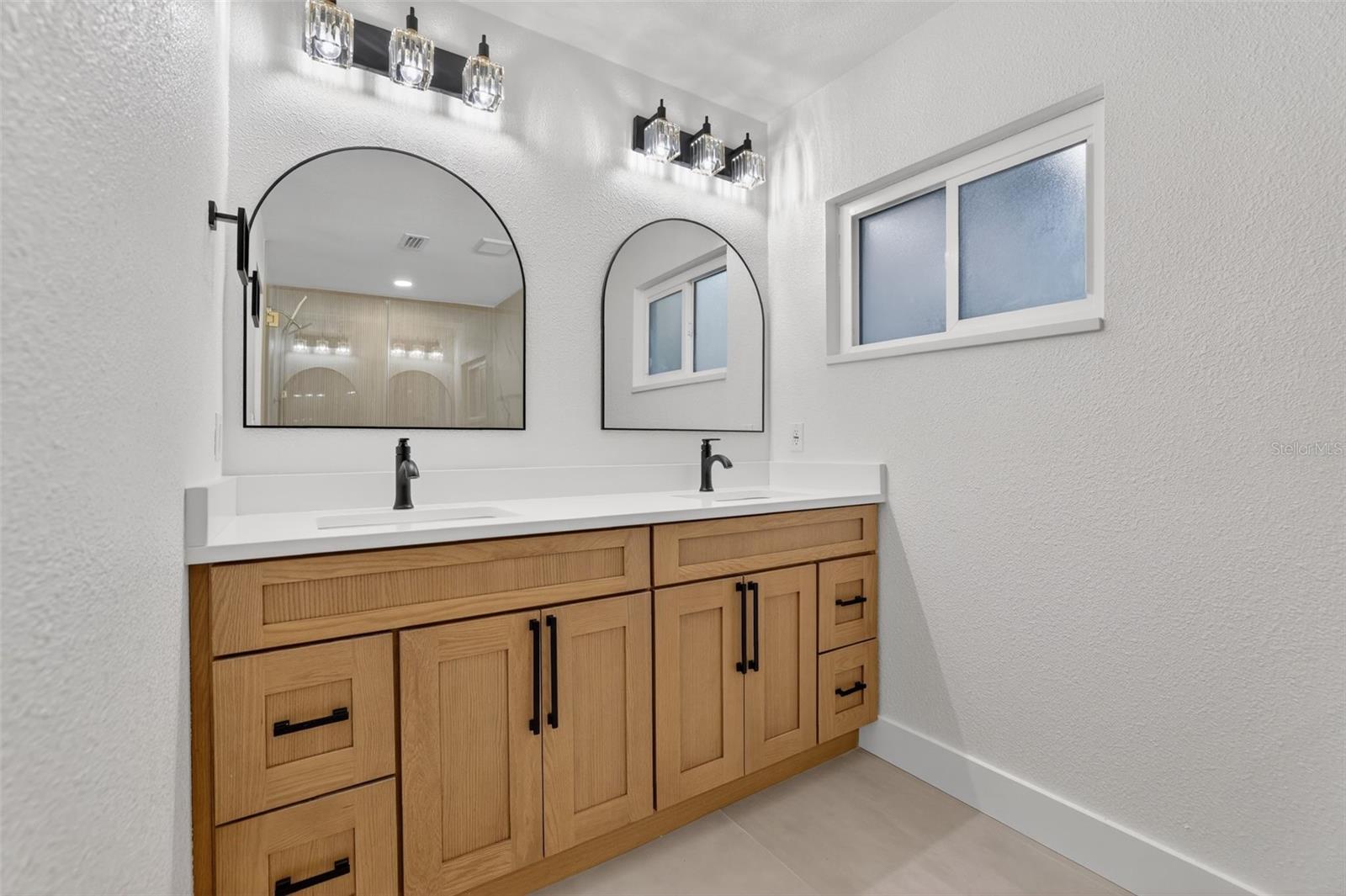 Image 7 of 28 For 5518 Pine Circle Ne