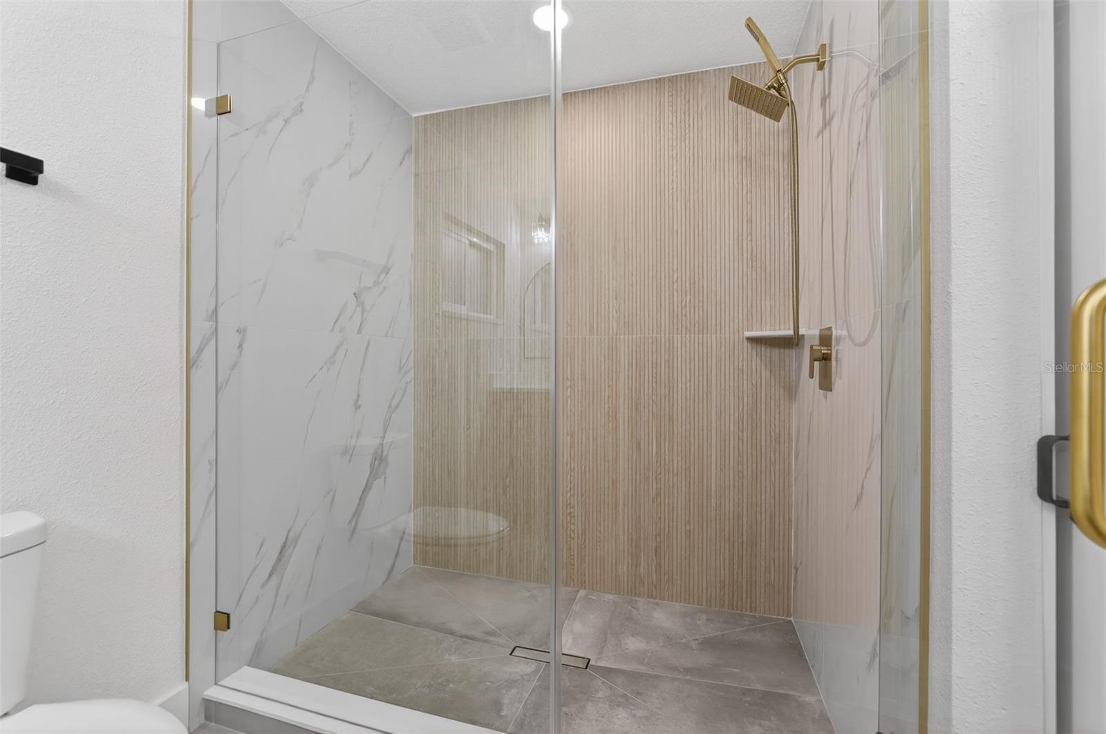 Image 8 of 28 For 5518 Pine Circle Ne