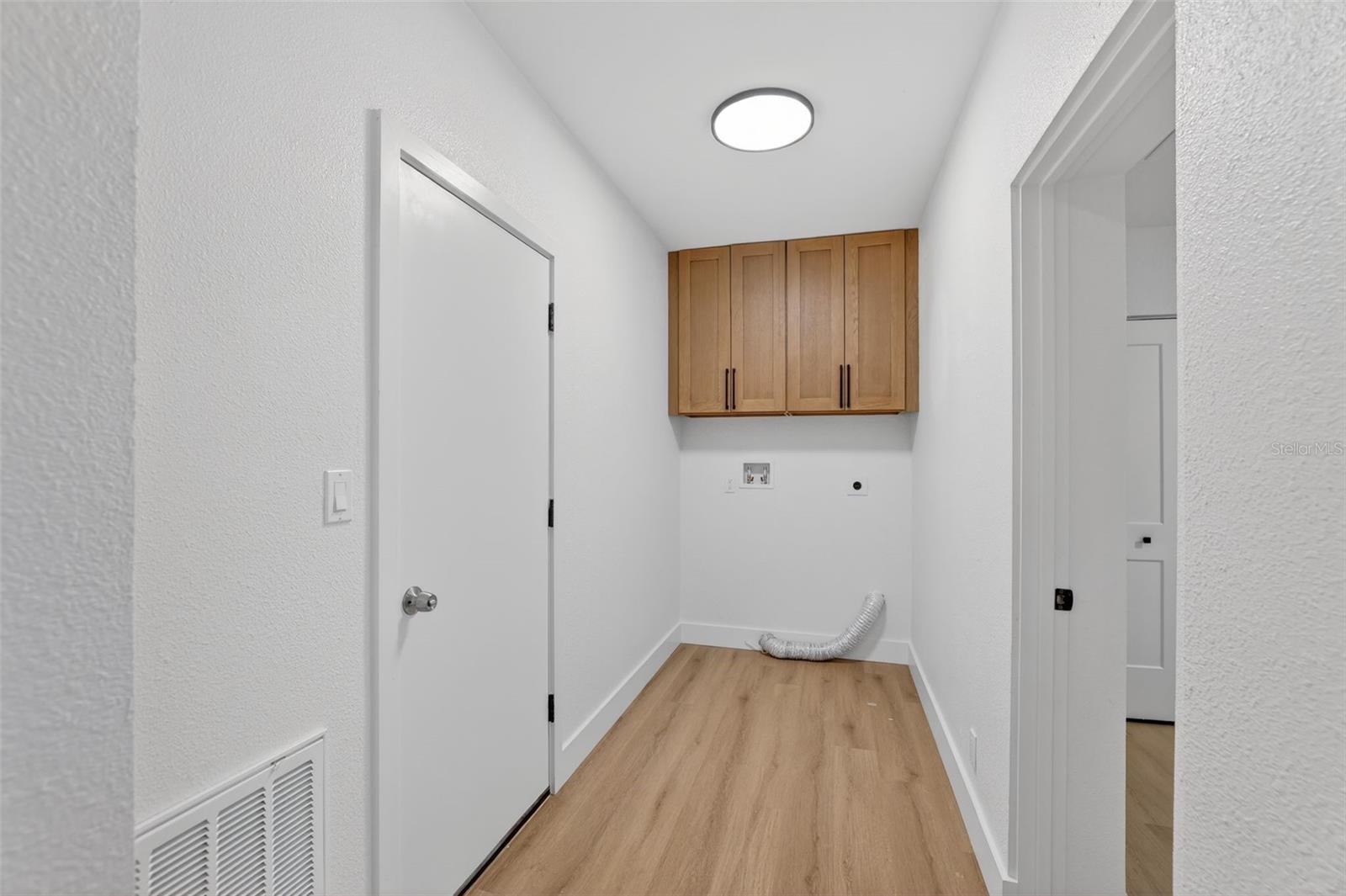 Image 9 of 28 For 5518 Pine Circle Ne