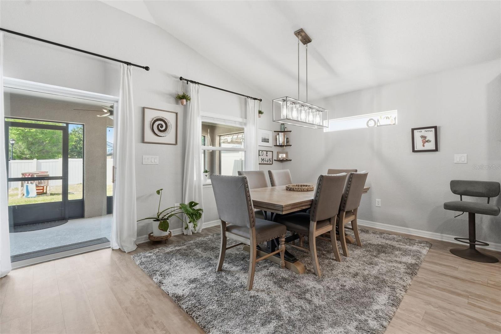 Image 15 of 34 For 11853 Stone Pine Street