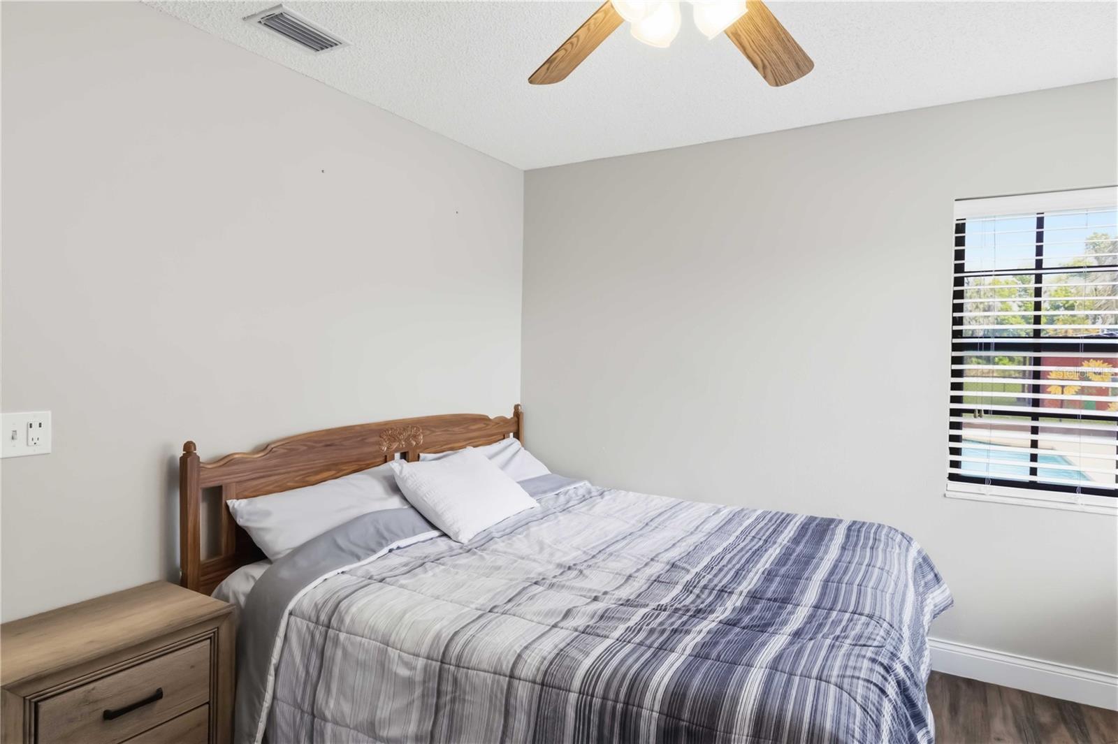 Image 28 of 47 For 5160 Drane Field Road