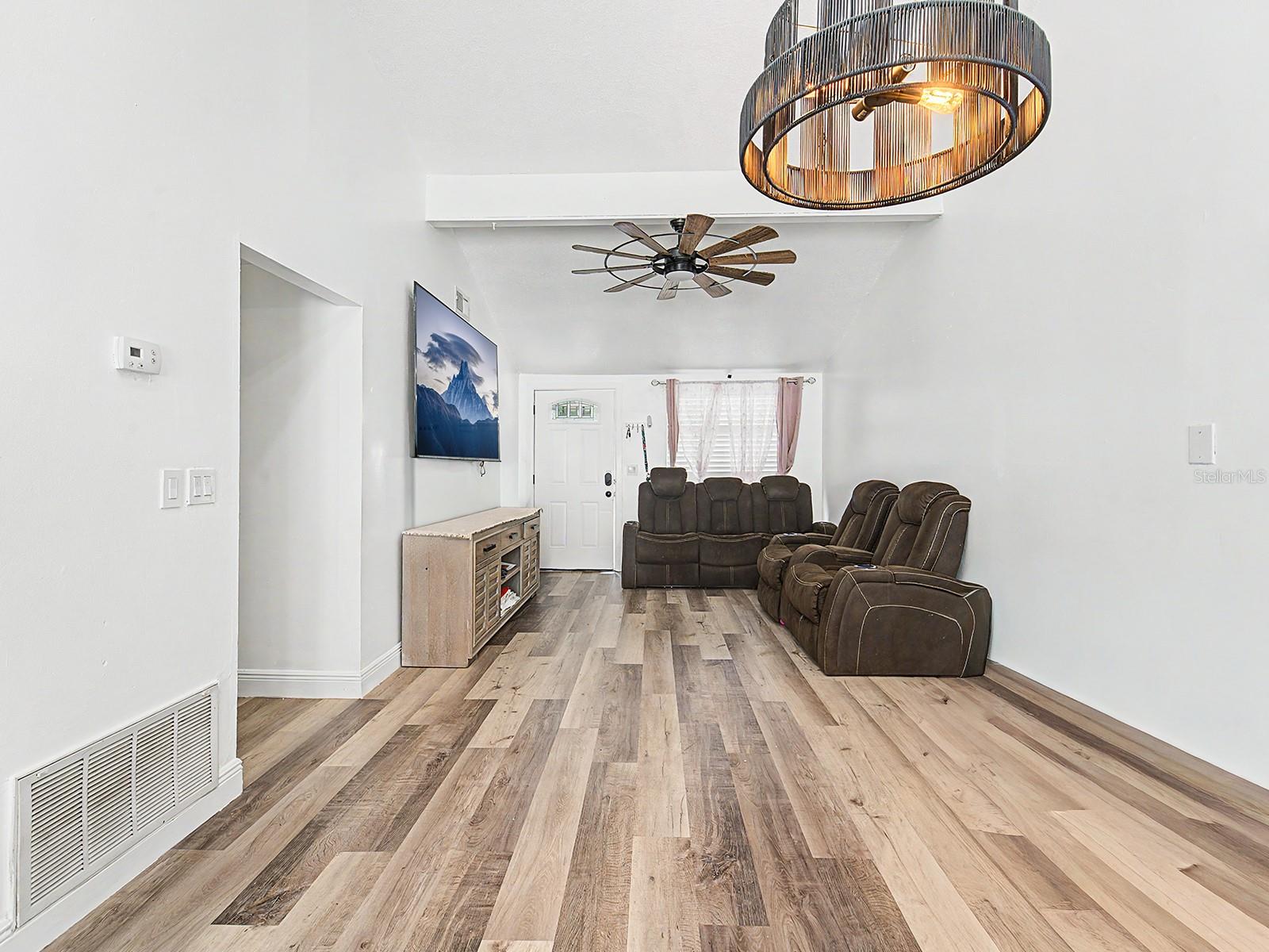 Image 17 of 47 For 8304 Dasa Place