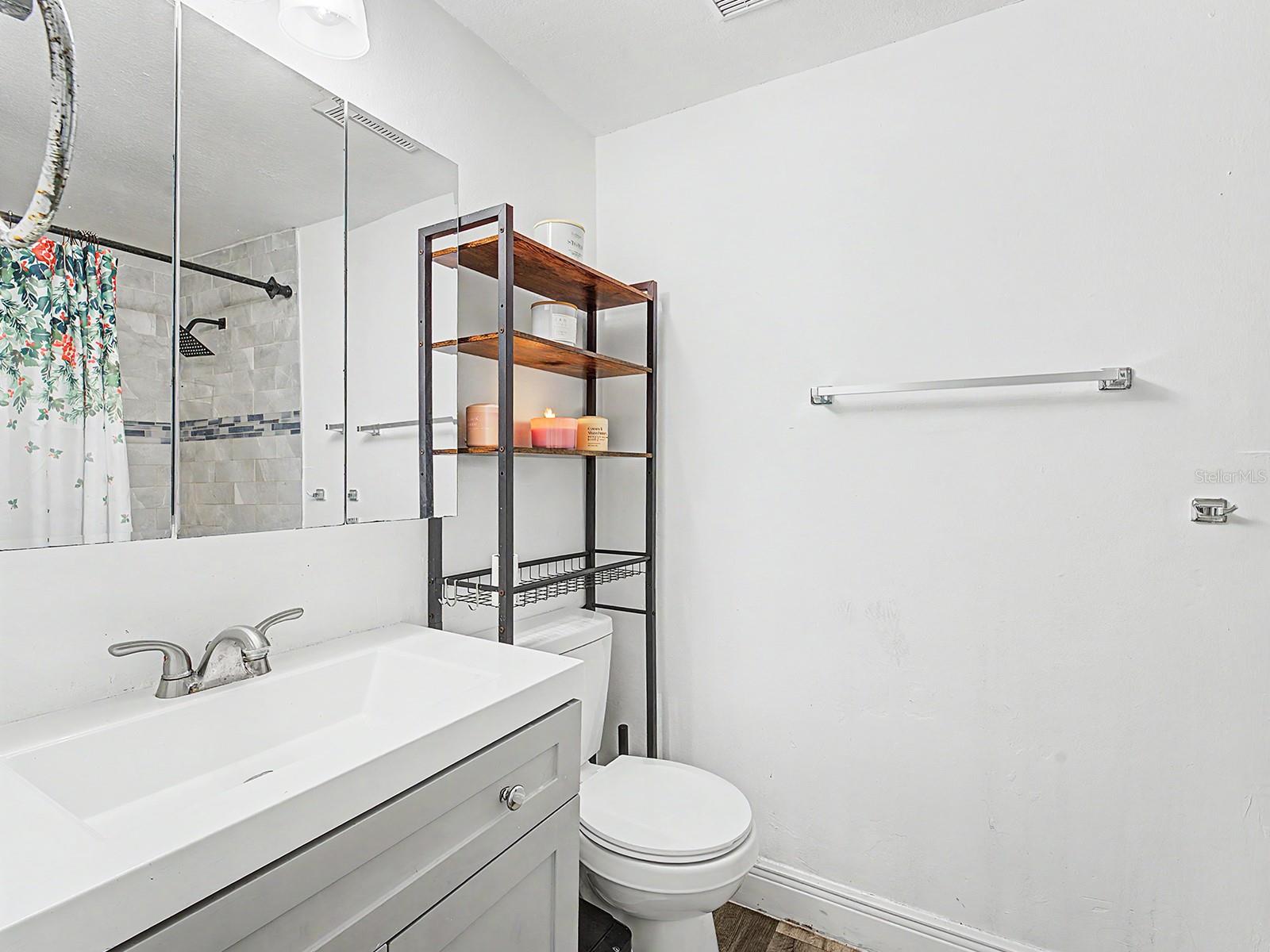 Image 25 of 47 For 8304 Dasa Place