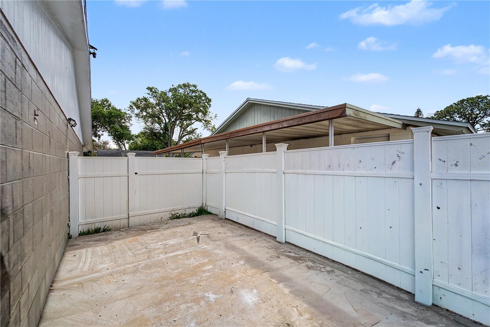 Image 32 of 47 For 8304 Dasa Place