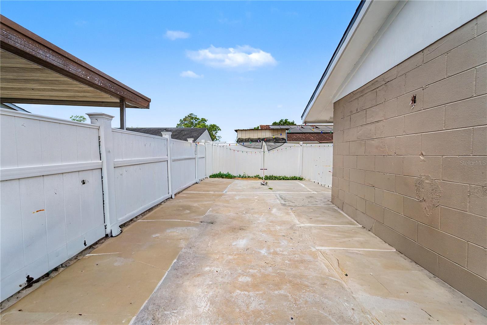 Image 33 of 47 For 8304 Dasa Place