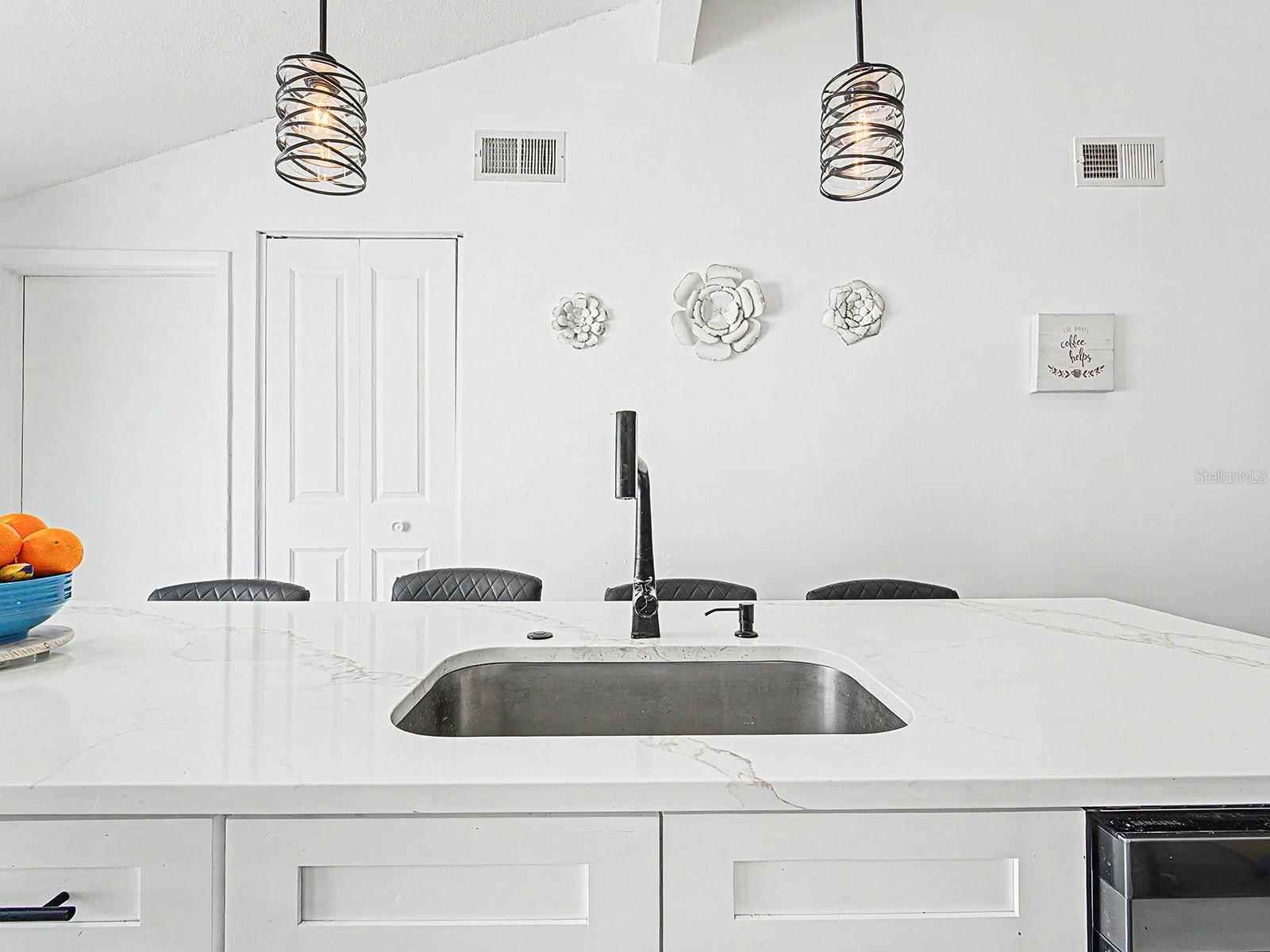 Image 5 of 47 For 8304 Dasa Place