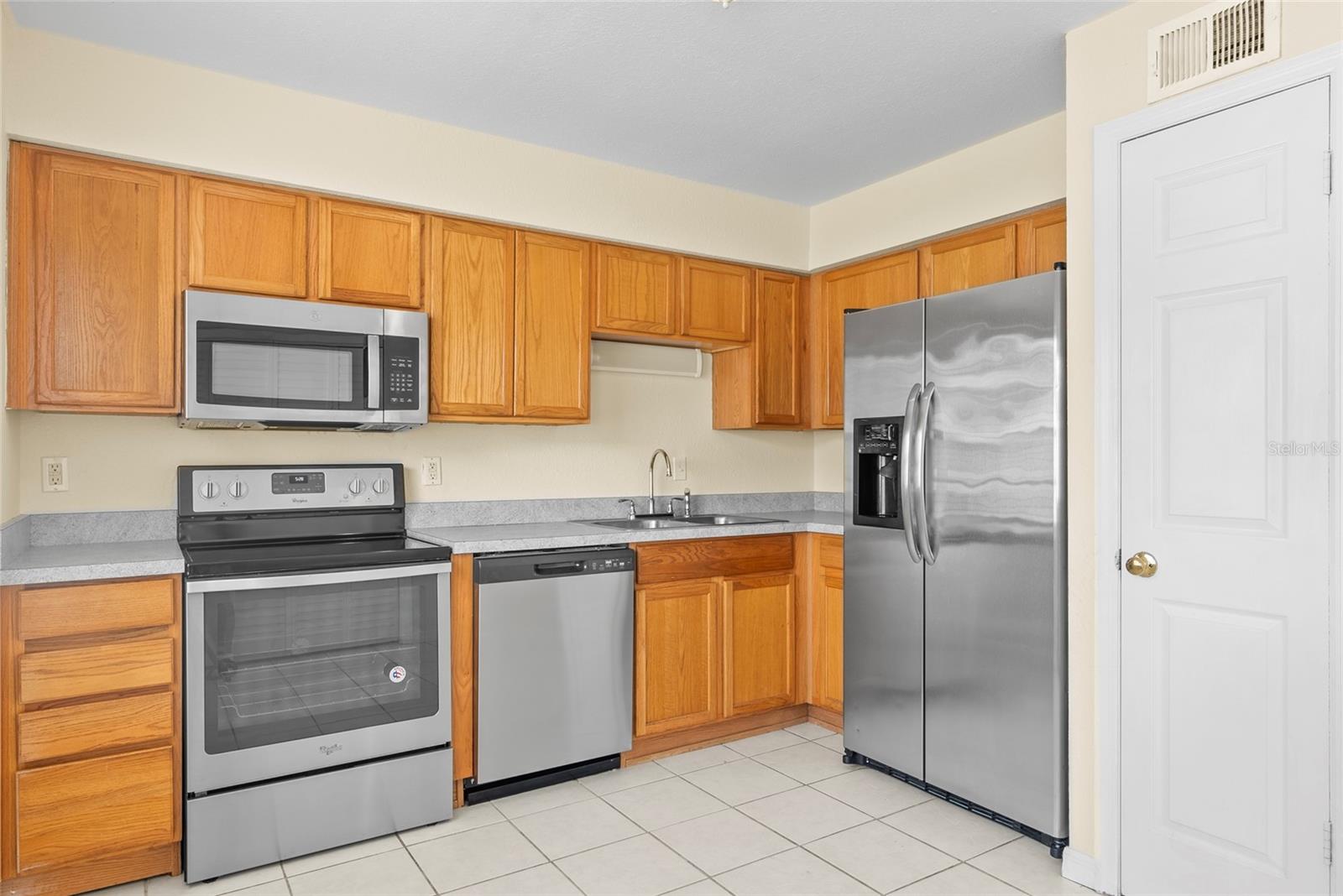 Image 7 of 20 For 37308 Embassy Park Lane