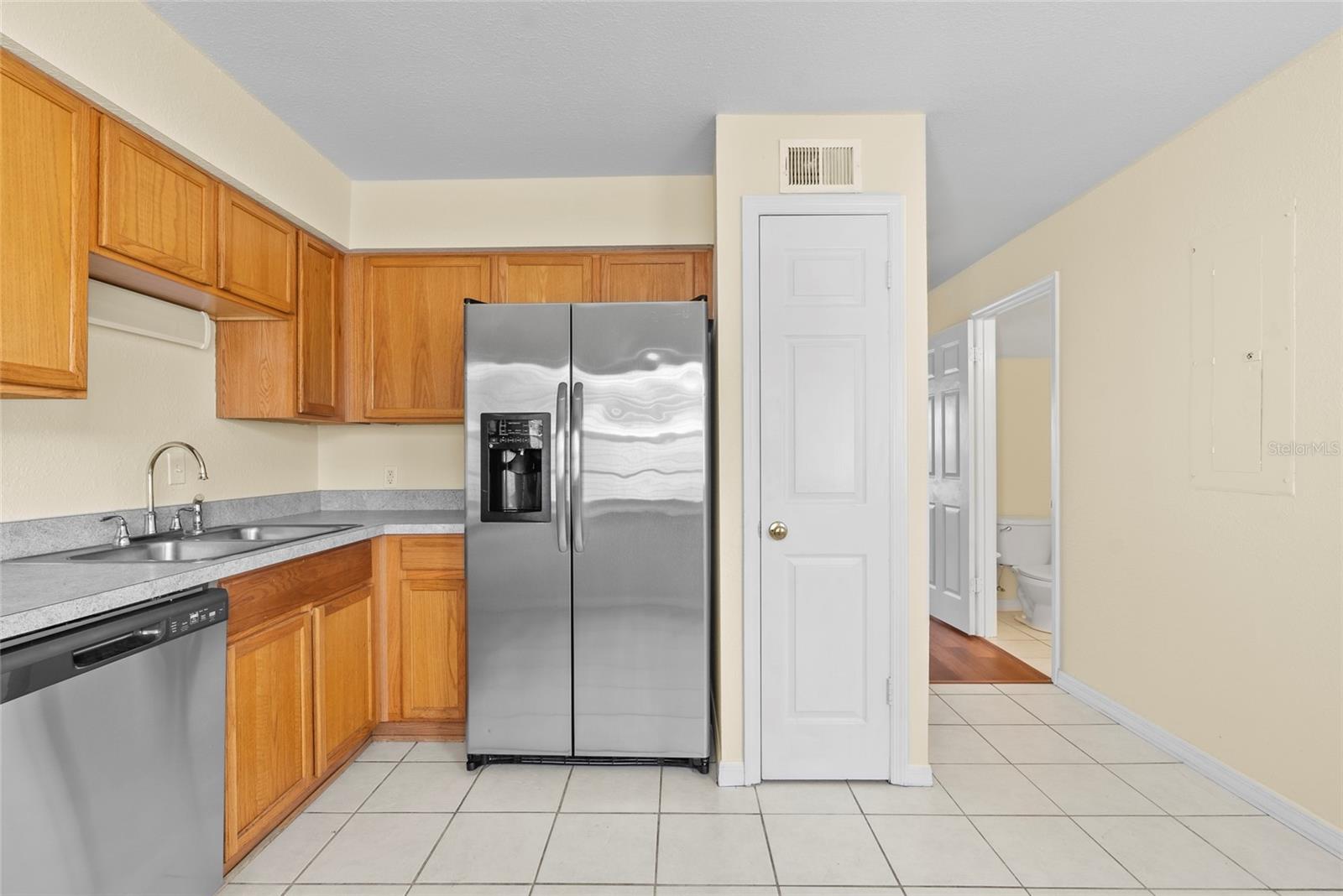 Image 8 of 20 For 37308 Embassy Park Lane