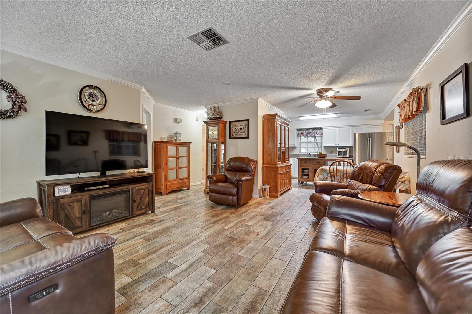 Image 4 of 21 For 6642 Devonshire Lane