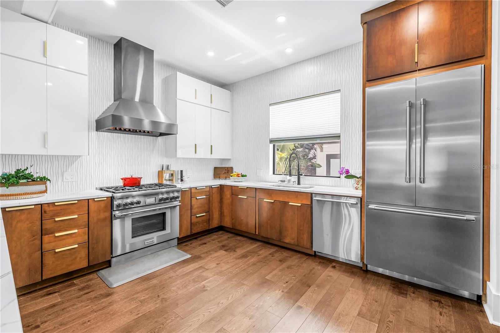 Image 21 of 85 For 770 21st Avenue N