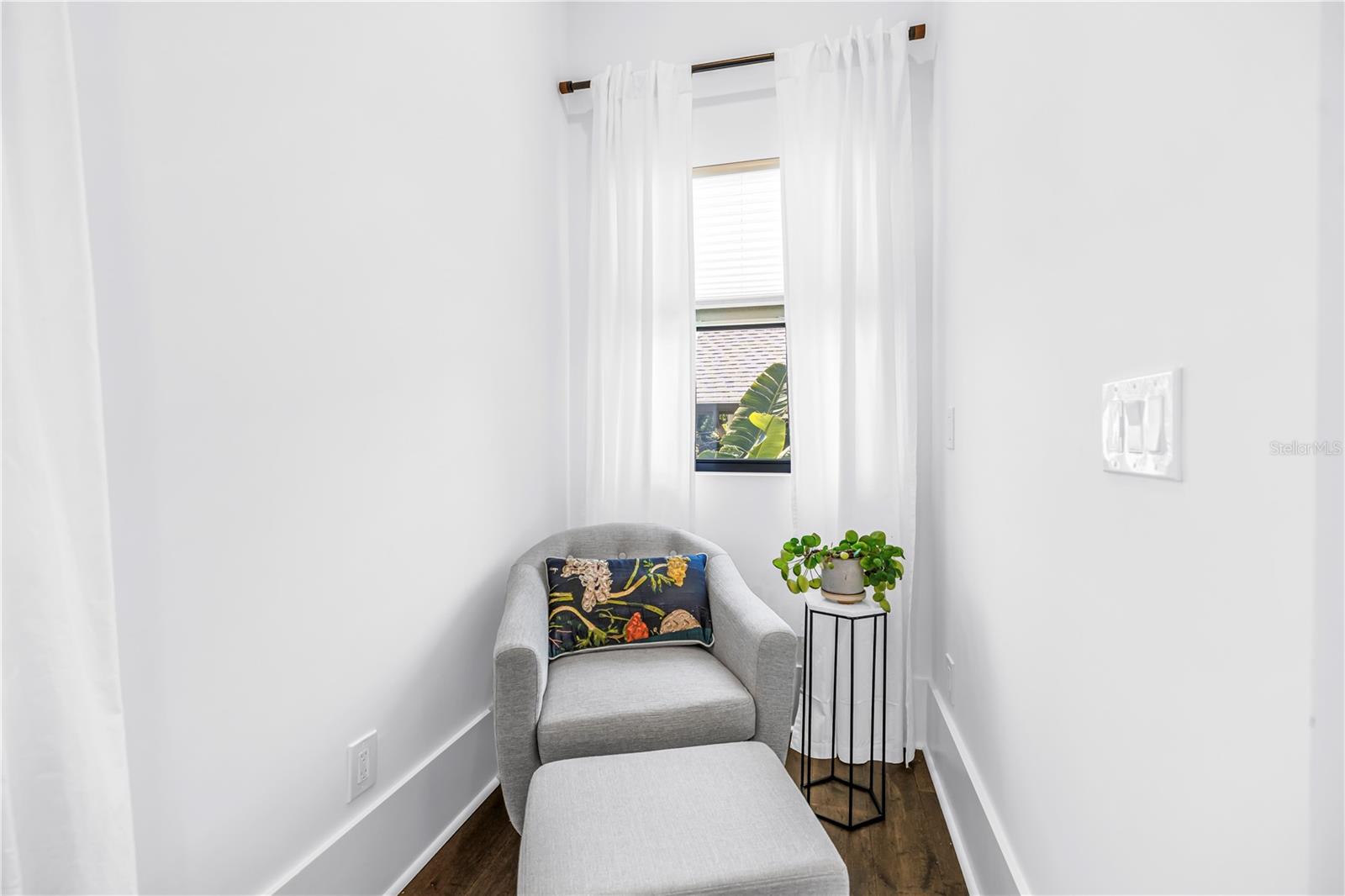 Image 43 of 85 For 770 21st Avenue N