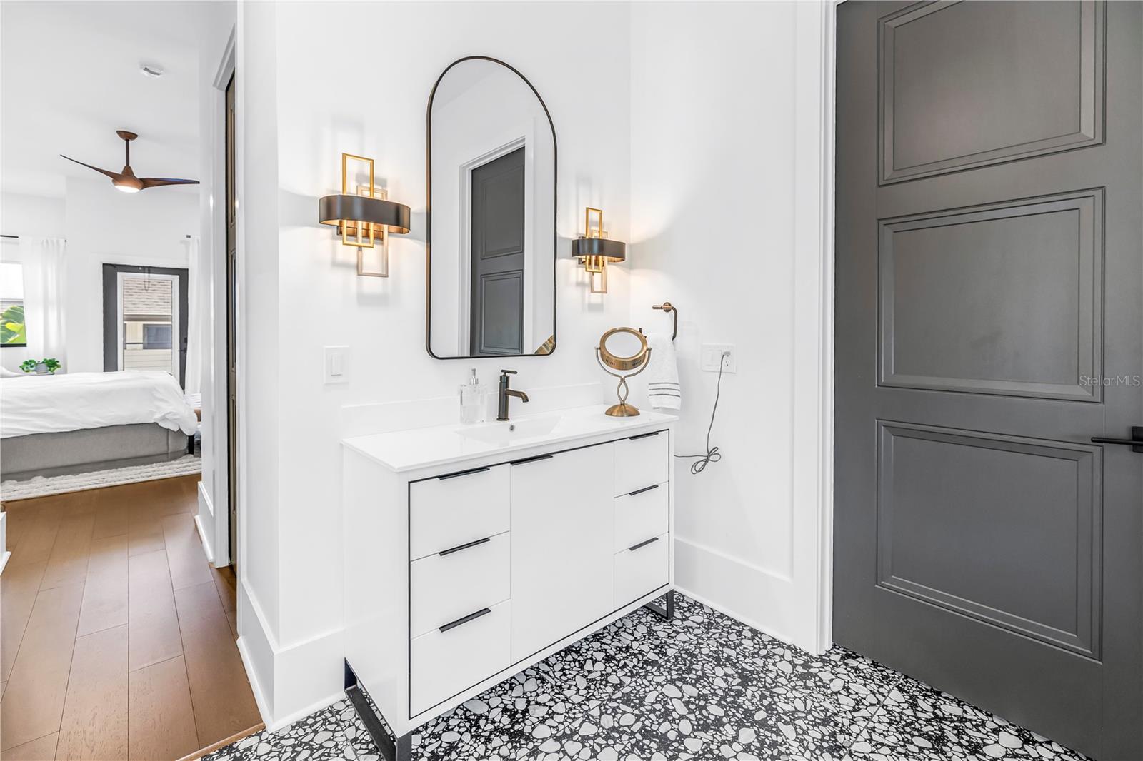 Image 51 of 85 For 770 21st Avenue N